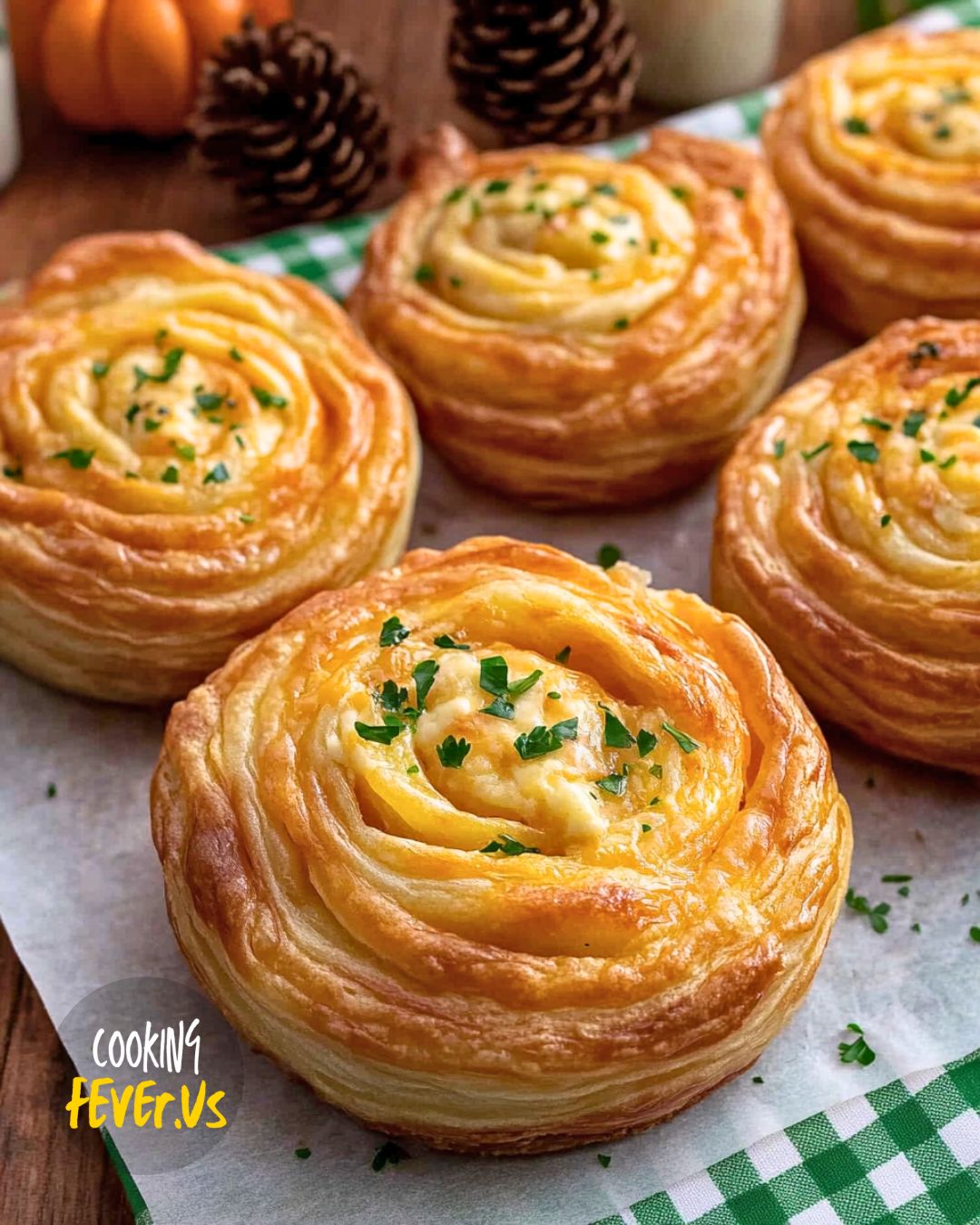 Cheesy Garlic Cruffin