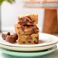 Chocolate Chip Rolo Blondies