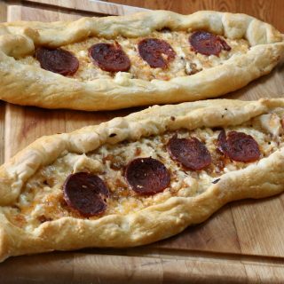 Peynirli Turkish Pide