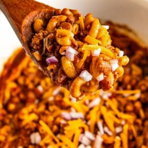Crockpot Chili Mac and Cheese