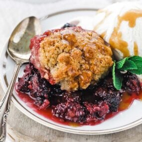 Easy Blackberry Cobbler Recipe
