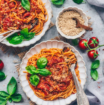 Spaghetti al Pomodoro (Pasta Napoli)