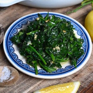 Easy Garlic Sauteed Spinach