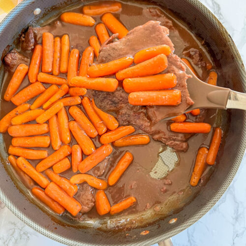 Easy Round Steak with Gravy and Carrots